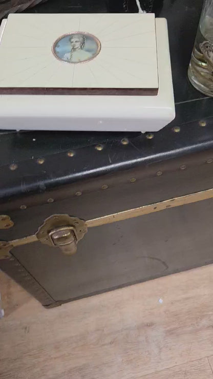 Vintage ballerina music box